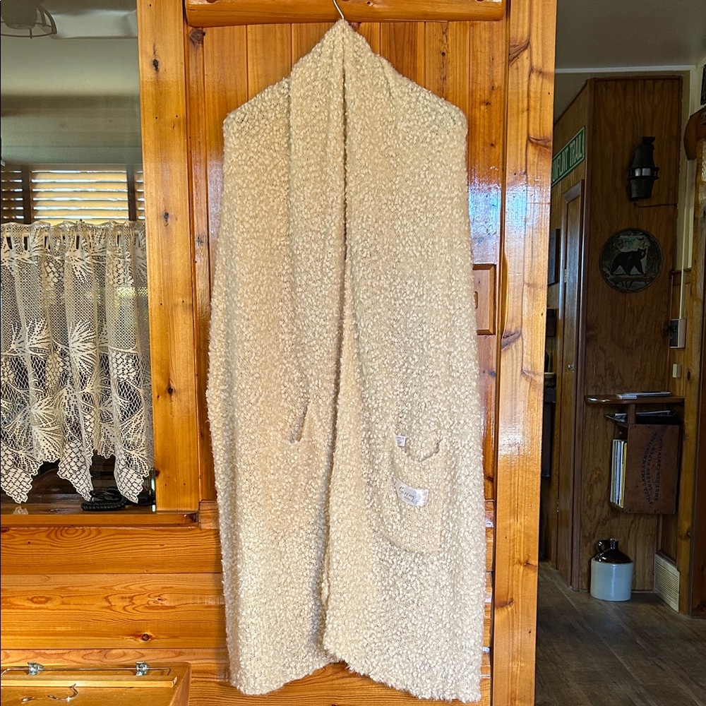 Cozy Cream Sherpa Scarf with Pockets